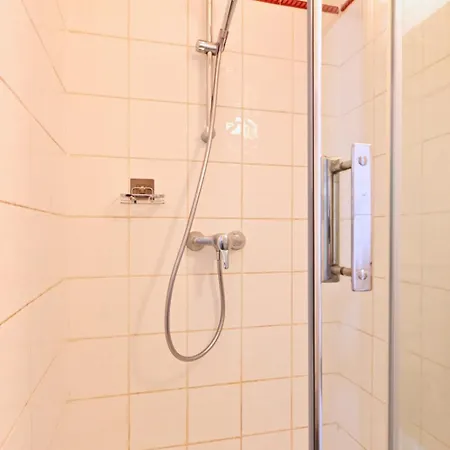 T2 Cosy Avec Clim Cour Charme & Fraicheur A * Nimes