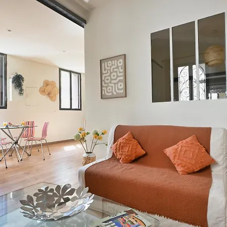 Appartement T2 Cosy Avec Clim Cour Charme & Fraicheur A Nîmes